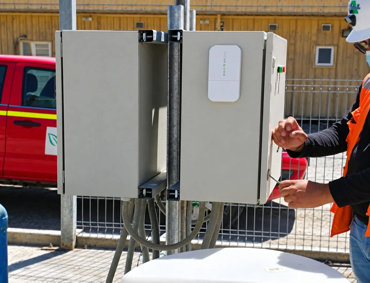 Gabinetes de monitoreo en planta de agua
